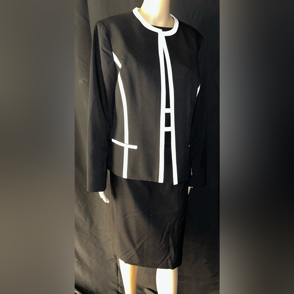 Elegant Black and White Women's Jacket and Sheath Dress Set